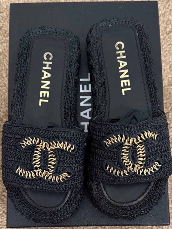 CHANEL Shoes - CHANEL Raffia CC Slide Sandals – Black & Gold Logo – Size 37
